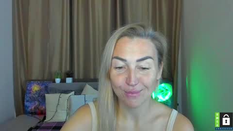 Snapshot of ay_kiss_jully chatting on 8, 11, 2025 Jully online show from 8, 11, 2025