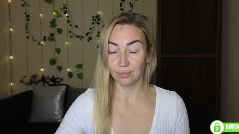 Snapshot of ay_kiss_jully chatting on 9, 11, 2025 Jully online show from 9, 11, 2025