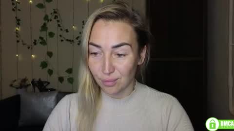 Snapshot of ay_kiss_jully chatting on 10, 11, 2025 Jully online show from 10, 11, 2025