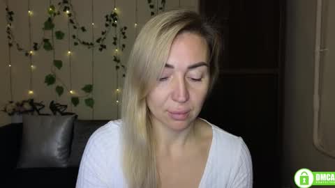 Snapshot of ay_kiss_jully chatting on 14, 11, 2025 Jully online show from 14, 11, 2025