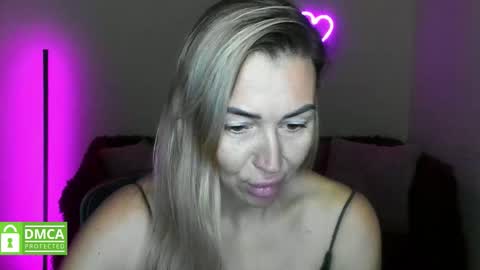 Snapshot of ay_kiss_jully chatting on 15, 11, 2025 Jully online show from 15, 11, 2025