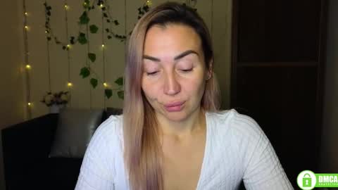 Snapshot of ay_kiss_jully chatting on 18, 11, 2025 Jully online show from 18, 11, 2025