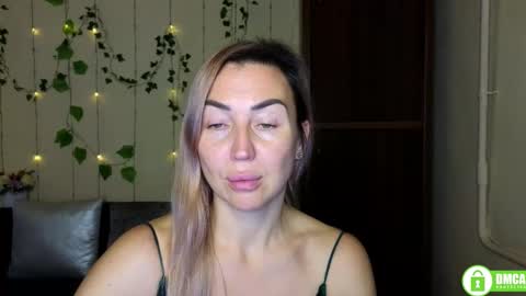 Snapshot of ay_kiss_jully chatting on 21, 11, 2025 Jully online show from 21, 11, 2025