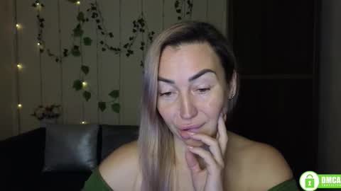 Snapshot of ay_kiss_jully chatting on 24, 11, 2025 Jully online show from 24, 11, 2025