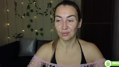 Snapshot of ay_kiss_jully chatting on 28, 11, 2025 Jully online show from 28, 11, 2025