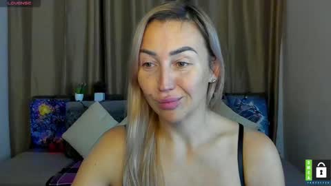 Snapshot of ay_kiss_jully chatting on 1, 12, 2025 Jully online show from 1, 12, 2025