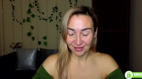 Snapshot of ay_kiss_jully chatting on 2, 12, 2025 Jully online show from 2, 12, 2025