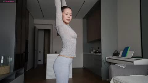 Snapshot of aya__hitakayama chatting on 17, 6, 2026 Aya online show from 17, 6, 2026