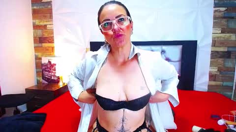 Azahara online show from 7, 3, 2025