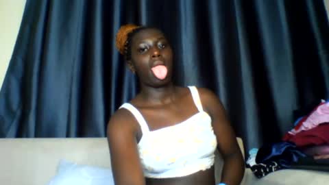 Snapshot of azaelia_iris chatting on 16, 7, 2026 azaelia_iris online show from 16, 7, 2026