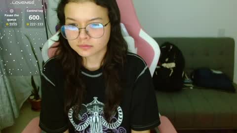 Snapshot of azu_chan chatting on 23, 4, 2026 Azu online show from 23, 4, 2026