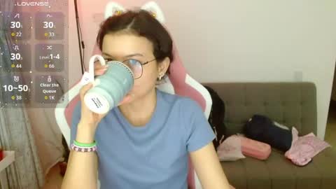 Snapshot of azu_chan chatting on 25, 4, 2026 Azu online show from 25, 4, 2026