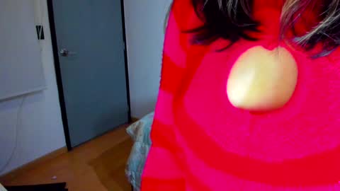 Azu Moure online show from 24, 12, 2024