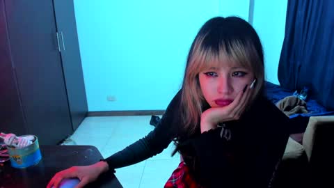 Azu Moure online show from 6, 1, 2025