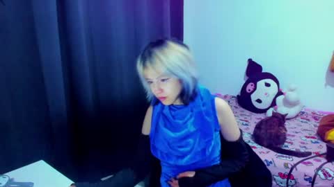 Snapshot of azu_moure chatting on 26, 7, 2026 Azu Moure online show from 26, 7, 2026