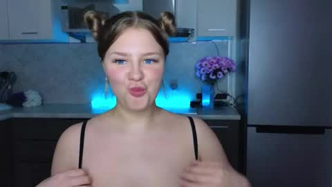 Bella Wooowww online show from 7, 3, 2025