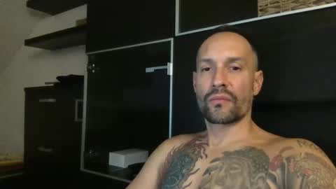 Snapshot of babakeror chatting on 11, 10, 2025 BKR online show from 11, 10, 2025