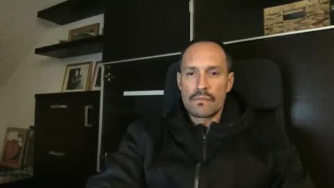 Snapshot of babakeror chatting on 1, 11, 2025 BKR online show from 1, 11, 2025