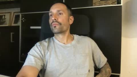 Snapshot of babakeror chatting on 3, 11, 2025 BKR online show from 3, 11, 2025