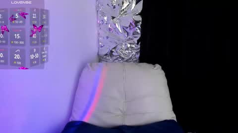 Snapshot of babeblair chatting on 23, 10, 2025 Queen B online show from 23, 10, 2025