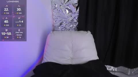 Snapshot of babeblair chatting on 29, 11, 2025 Queen B online show from 29, 11, 2025