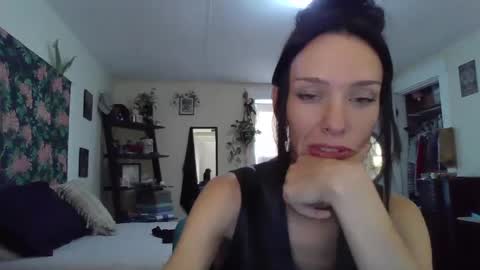 Fern Browning online show from 26, 9, 2025