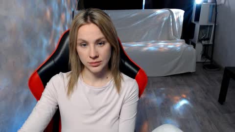 baby_kitte online show from 2, 3, 2026