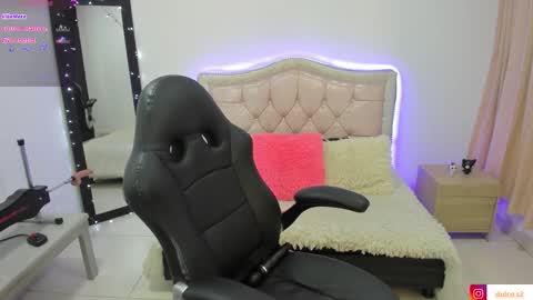 Snapshot of baby_love03 chatting on 2, 12, 2025 Dulce Stefa online show from 2, 12, 2025