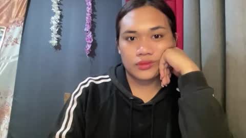 AMARA - FOLLOW ME AND THUMBS UP online show from 4, 3, 2026