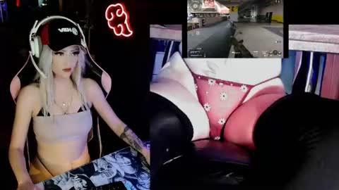 Snapshot of badd0ll chatting on 8, 7, 2026 badd0ll online show from 8, 7, 2026