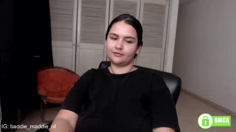 Snapshot of baddie_maddie_ chatting on 28, 11, 2025 want custom text me through my snap 3 online show from 28, 11, 2025