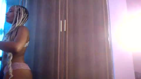 badgalheloves online show from 25, 5, 2026