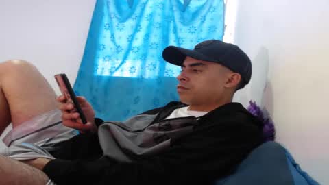 Snapshot of badjuanhot chatting on 4, 12, 2024 Juan Help us reach 100 likes online show from 4, 12, 2024