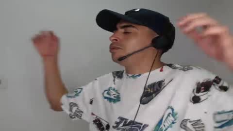 Snapshot of badjuanhot chatting on 17, 12, 2024 Juan Help us reach 100 likes online show from 17, 12, 2024