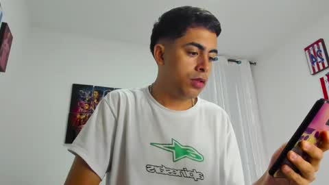 Snapshot of badjuanhot chatting on 27, 12, 2024 Juan Help us reach 100 likes online show from 27, 12, 2024