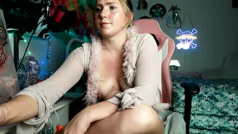 Snapshot of baebaebluexxx chatting on 29, 10, 2025 Bae Bae Blue online show from 29, 10, 2025