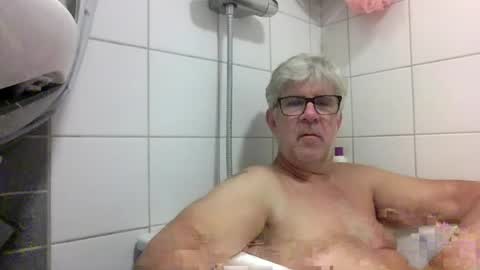 Snapshot of baggelina75 chatting on 6, 7, 2026 baggelina75 online show from 6, 7, 2026