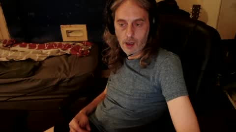 Snapshot of bangintoleather chatting on 2, 7, 2026 bangintoleather online show from 2, 7, 2026