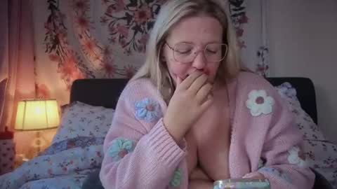 Snapshot of barbiegirl966 chatting on 17, 7, 2026 barbiegirl966 online show from 17, 7, 2026