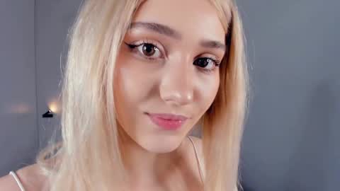 Snapshot of barbimia chatting on 5, 4, 2026 Mia online show from 5, 4, 2026