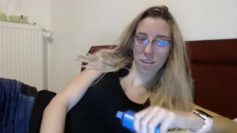 Snapshot of barelylegalblondy chatting on 11, 2, 2026 Lena online show from 11, 2, 2026