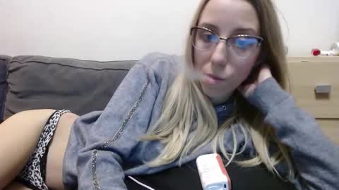 Snapshot of barelylegalblondy chatting on 25, 2, 2026 Lena online show from 25, 2, 2026