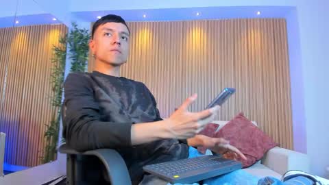 Snapshot of basthiianxxx chatting on 2, 12, 2025 Basthiian online show from 2, 12, 2025