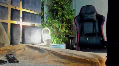 Bastian Independent Model online show from 2, 11, 2025