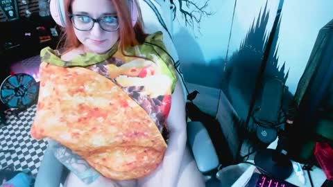 Snapshot of batstarial chatting on 8, 10, 2025 Audrey online show from 8, 10, 2025