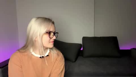 Max and Bella online show from 5, 11, 2025