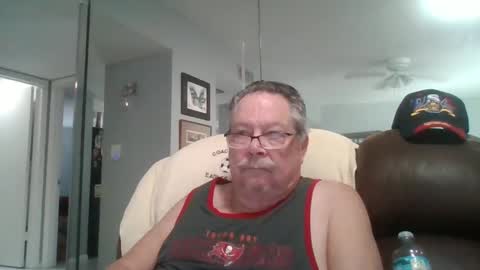 Snapshot of bbb1952 chatting on 28, 10, 2025 Single Grandpa in Florida. Love to C2C and have Fun Privately online show from 28, 10, 2025