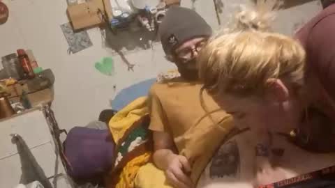 Snapshot of bbygirlsmask chatting on 2, 11, 2025 bbygirlsmask online show from 2, 11, 2025