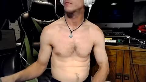 Snapshot of bchillin28 chatting on 14, 5, 2026 bchillin28 online show from 14, 5, 2026