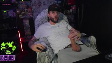 Snapshot of beastbxy chatting on 4, 3, 2025 beast bxy online show from 4, 3, 2025